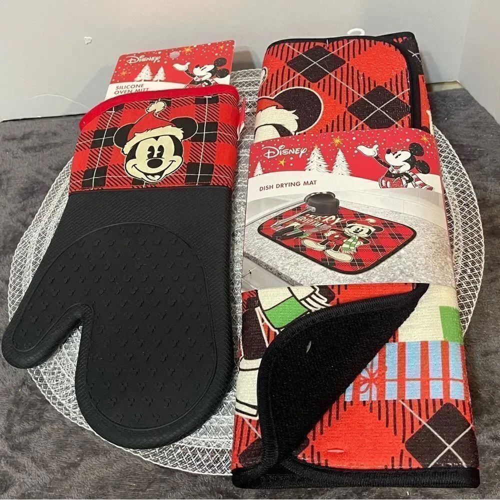 Disney Mickey Mouse Santa Hat Silicone Oven Mitt and Dishing Drying Mat NWT